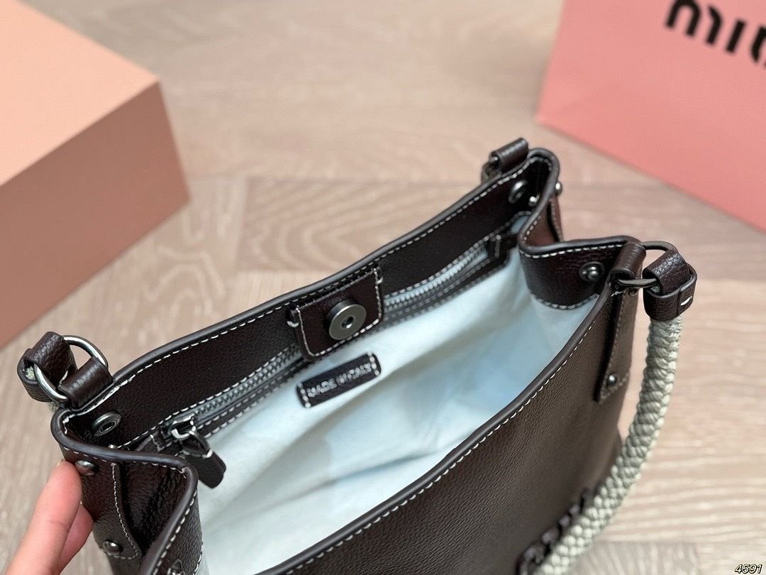 Miu Miu - Shoulder Bag size 25x19cm in 3 Colors - Image 5