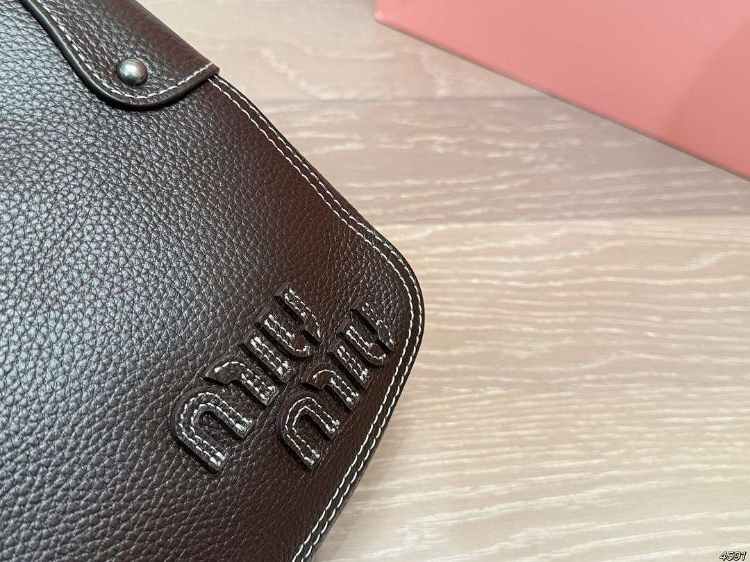 Miu Miu - Shoulder Bag size 25x19cm in 3 Colors - Image 9