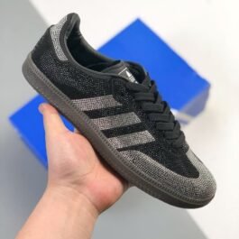 Adidas - Samba OG Sneakers in 20 Colorways
