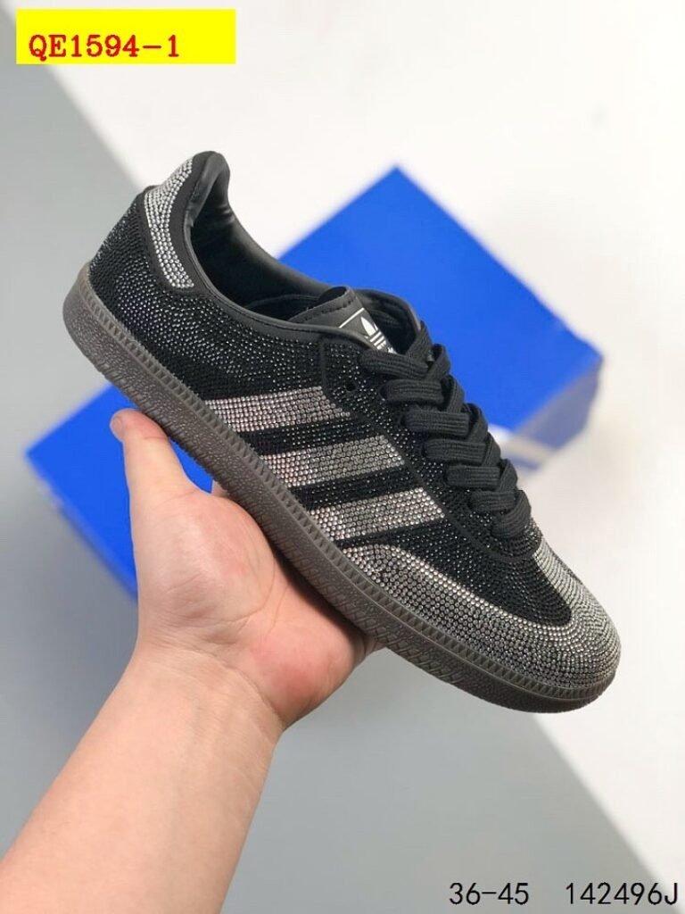 Adidas - Samba OG Sneakers in 20 Colorways