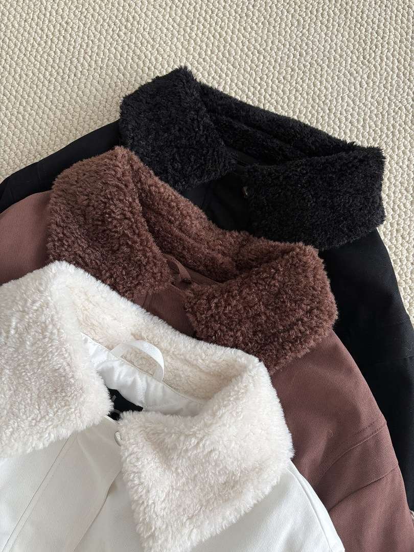 Alo Yoga - Piumino corto con collo in pile in 3 colori - immagine 24