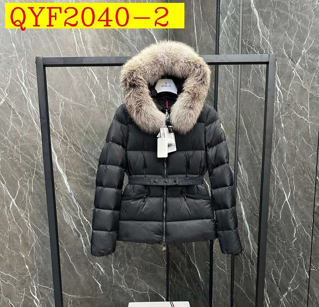 Moncler - Taillierter Daunenmantel für Damen mit Pelzkapuze in 3 Farben – Bild 3